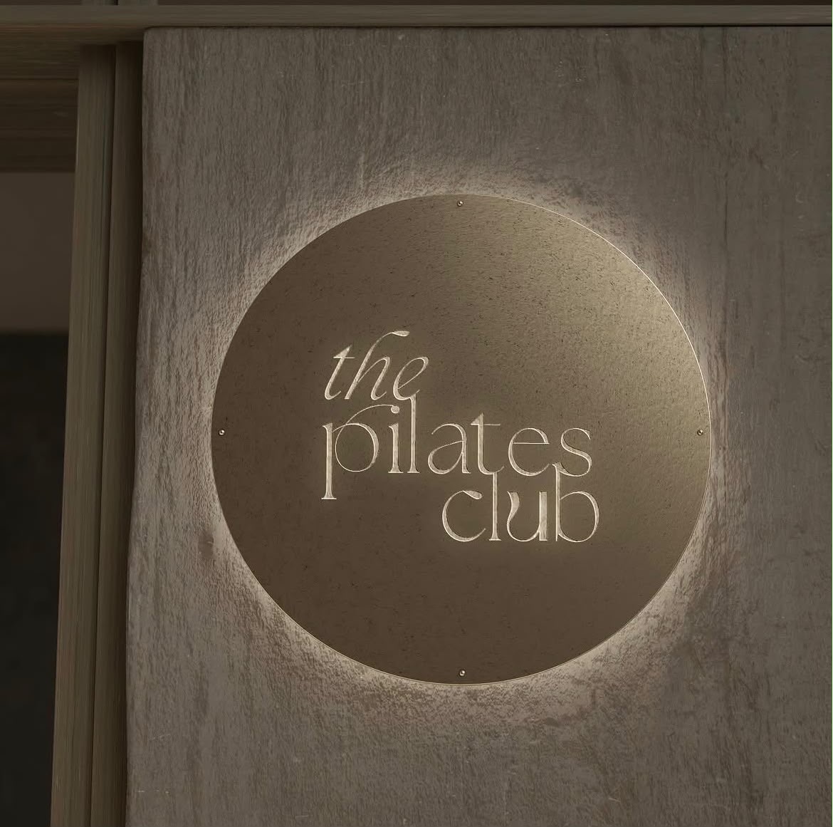 The Pilates Club logo op ronde plaat